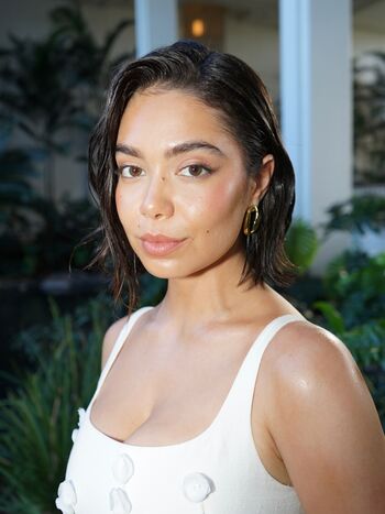 Full leaked Auli i cravalho page private onlyfans photo