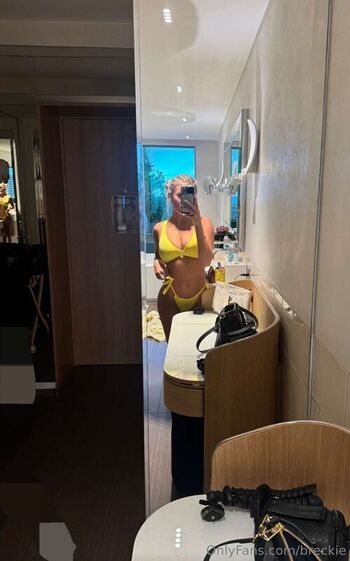 Full leaked Breckiehill private onlyfans photo