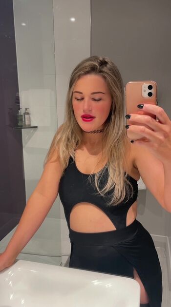 Full leaked Courtney pose page private onlyfans photo