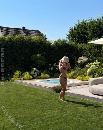 Full leaked Dagi bee  page private onlyfans photo