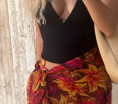 Full leaked Dagi bee  page private onlyfans photo