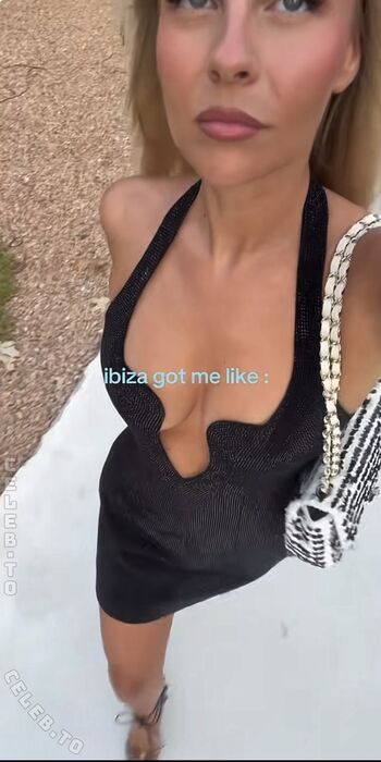 Full leaked Dagi bee  page private onlyfans photo