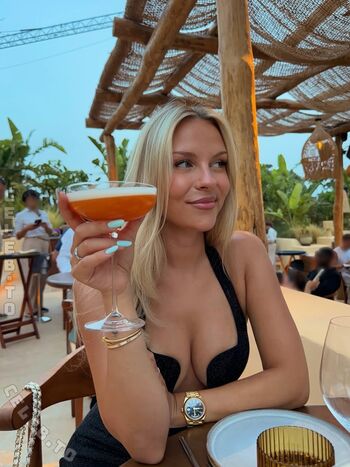 Full leaked Dagi bee  page private onlyfans photo