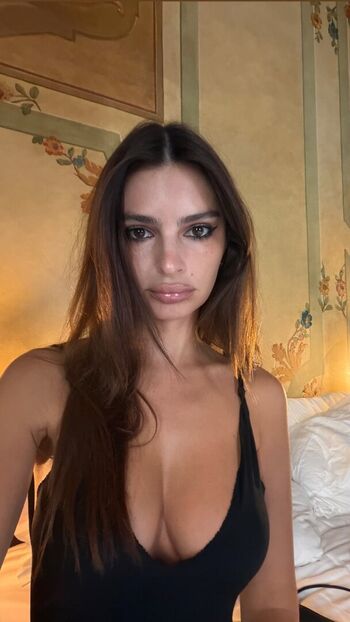 Full leaked Emily ratajkowski private onlyfans photo