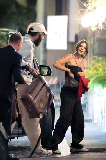 Full leaked Emily ratajkowski private onlyfans photo