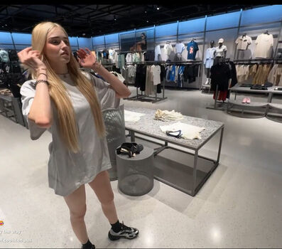 Full leaked Honeypuu private onlyfans photo