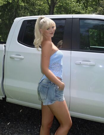 Full leaked Loren gray page private onlyfans photo
