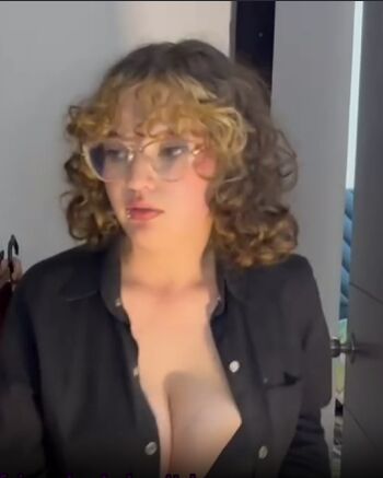 Full leaked Kenia os/ private onlyfans photo