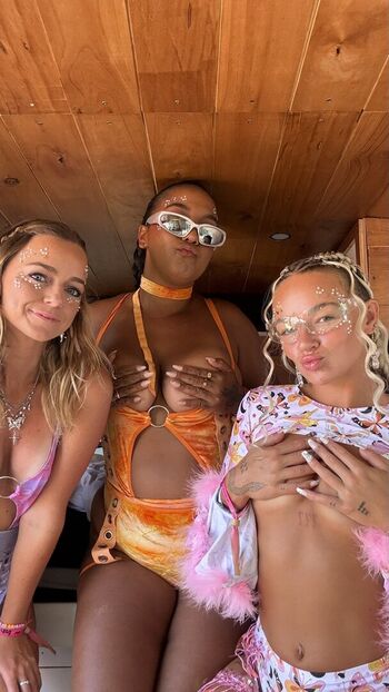Full leaked Nude in public/ private onlyfans photo