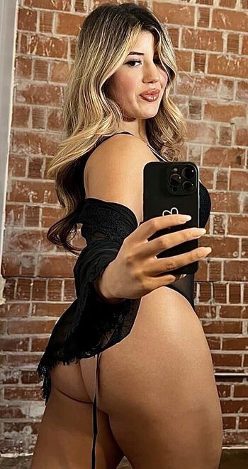 Full leaked Xoalyssarae private onlyfans photo