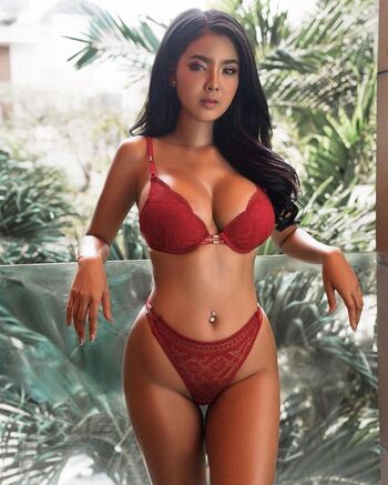 Full leaked Yanisasamohom private onlyfans photo