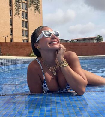 Yoi Elena Medina